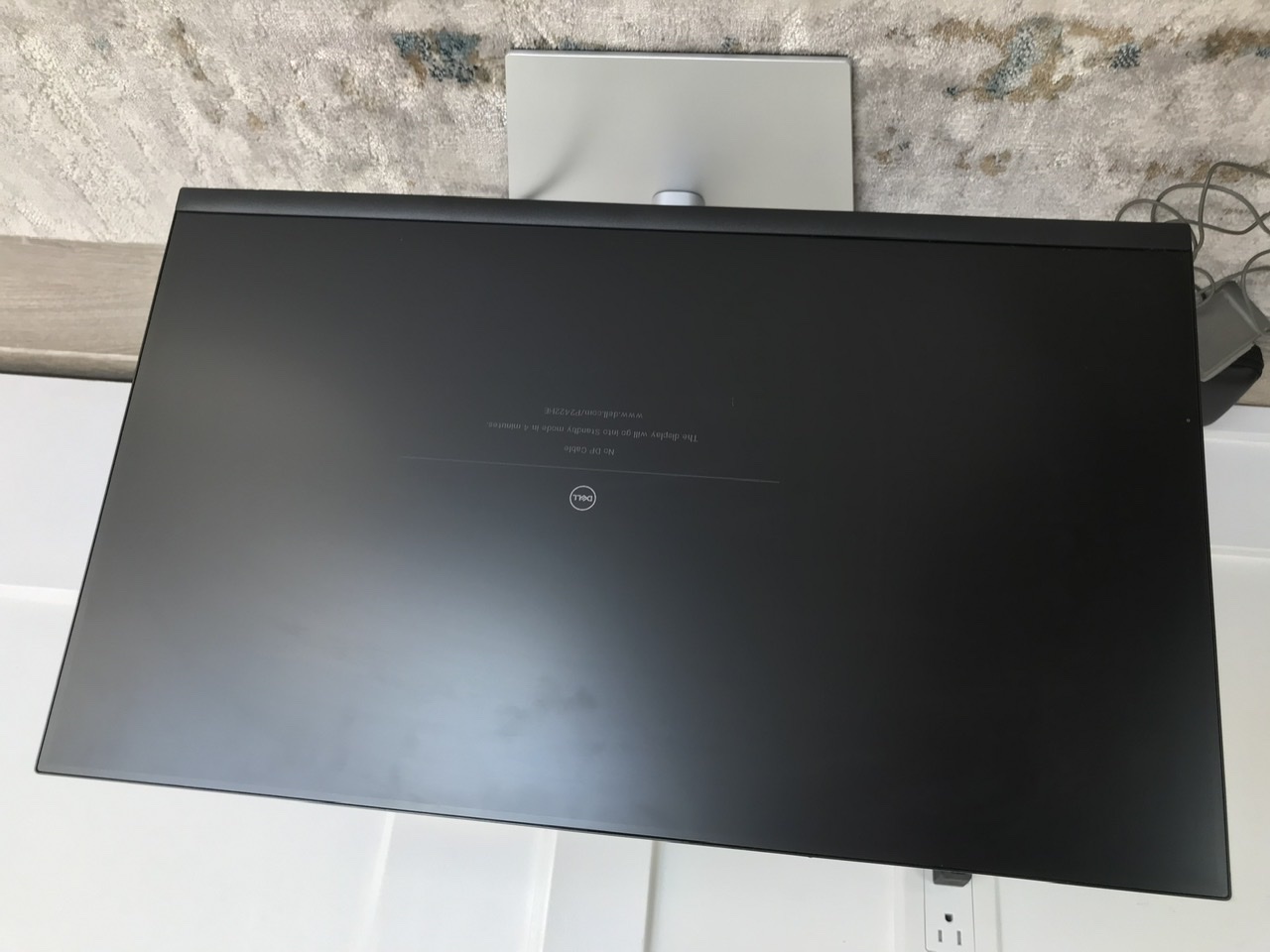 Monitor DELL 24’ Full HD 1080p.