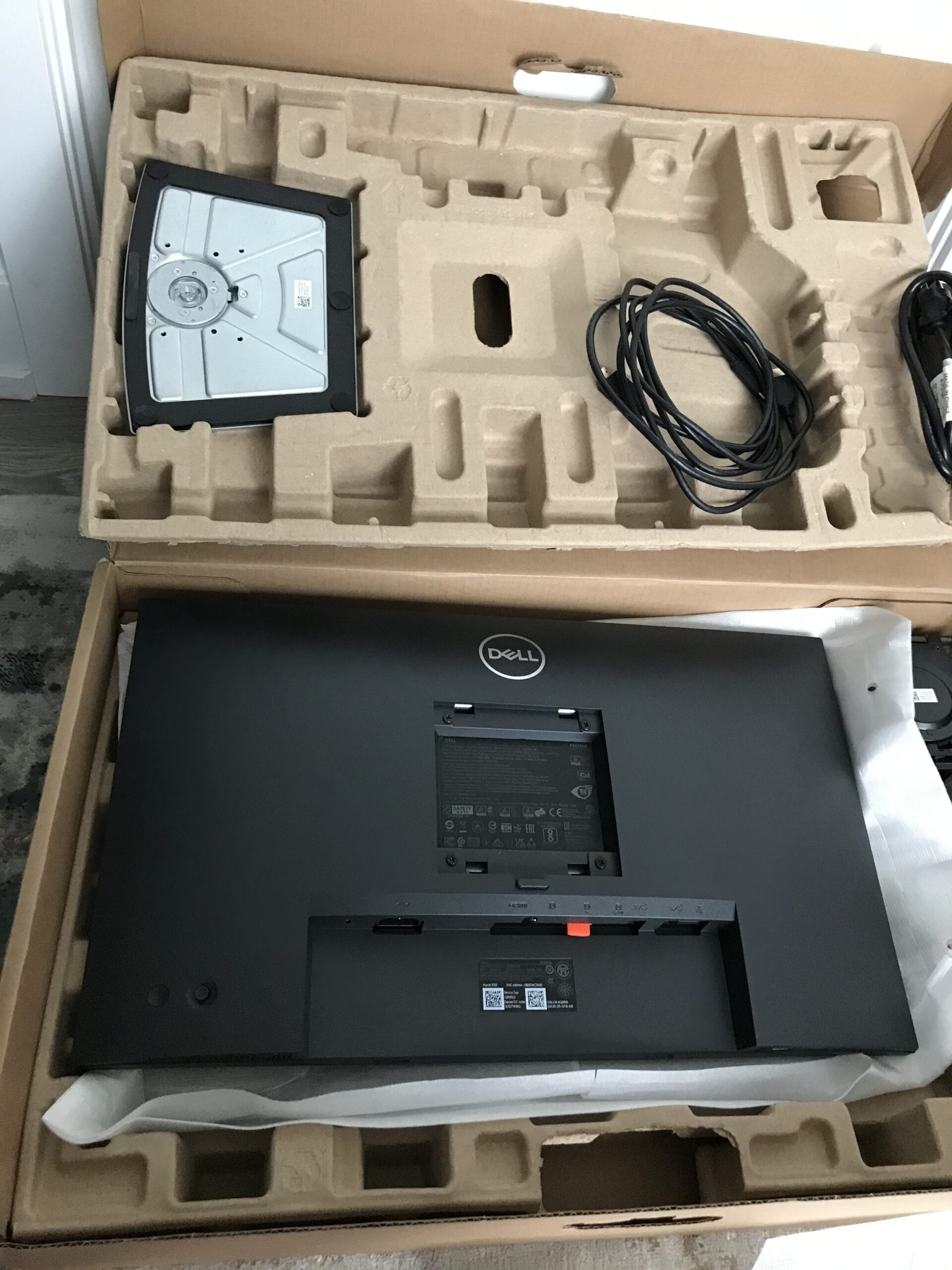 Monitor DELL 24’ Full HD 1080p.