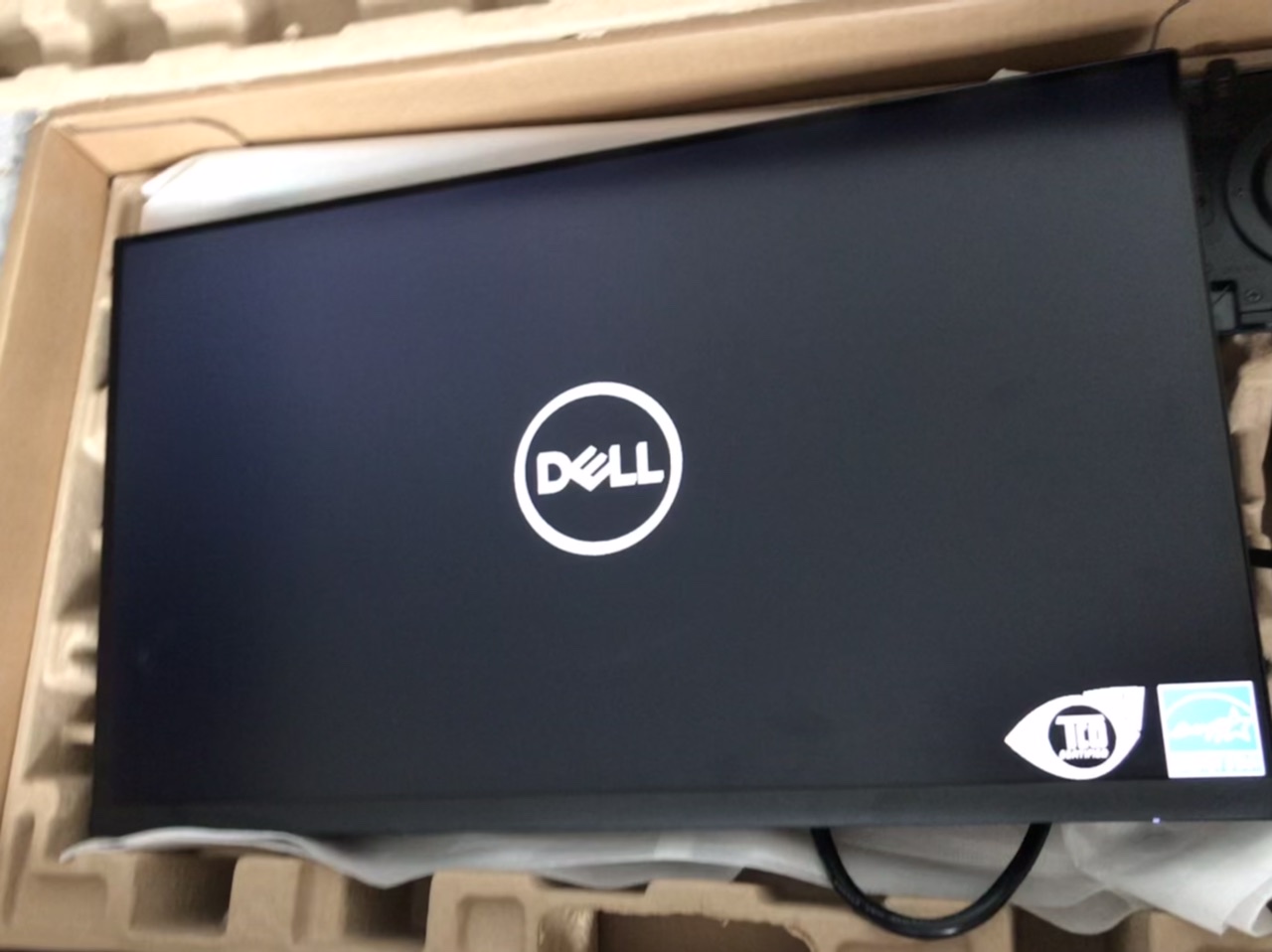 Monitor DELL 24’ Full HD 1080p.
