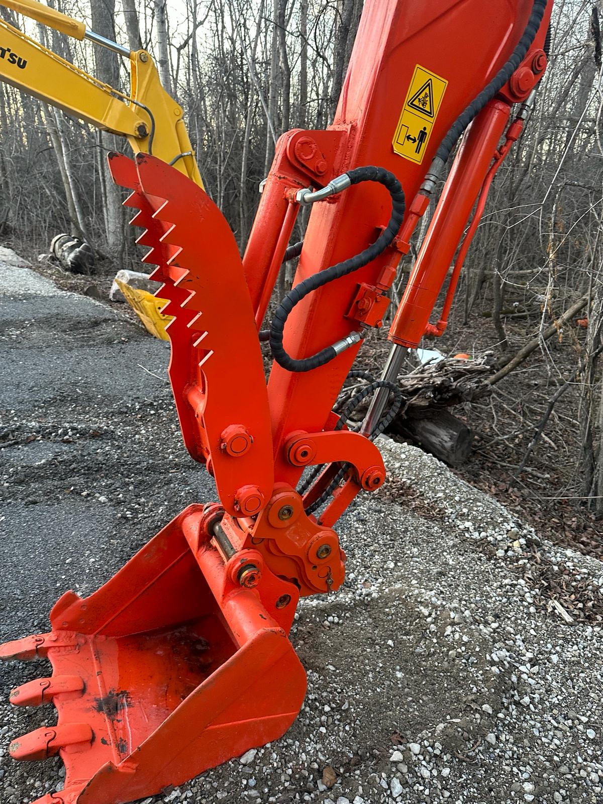 Hitachi ZX35U 3.5Ton excavator, 2013 model, new battery, Bucket capacity: 0.11cbm Power 21.2KW Includes thumb and quick connector