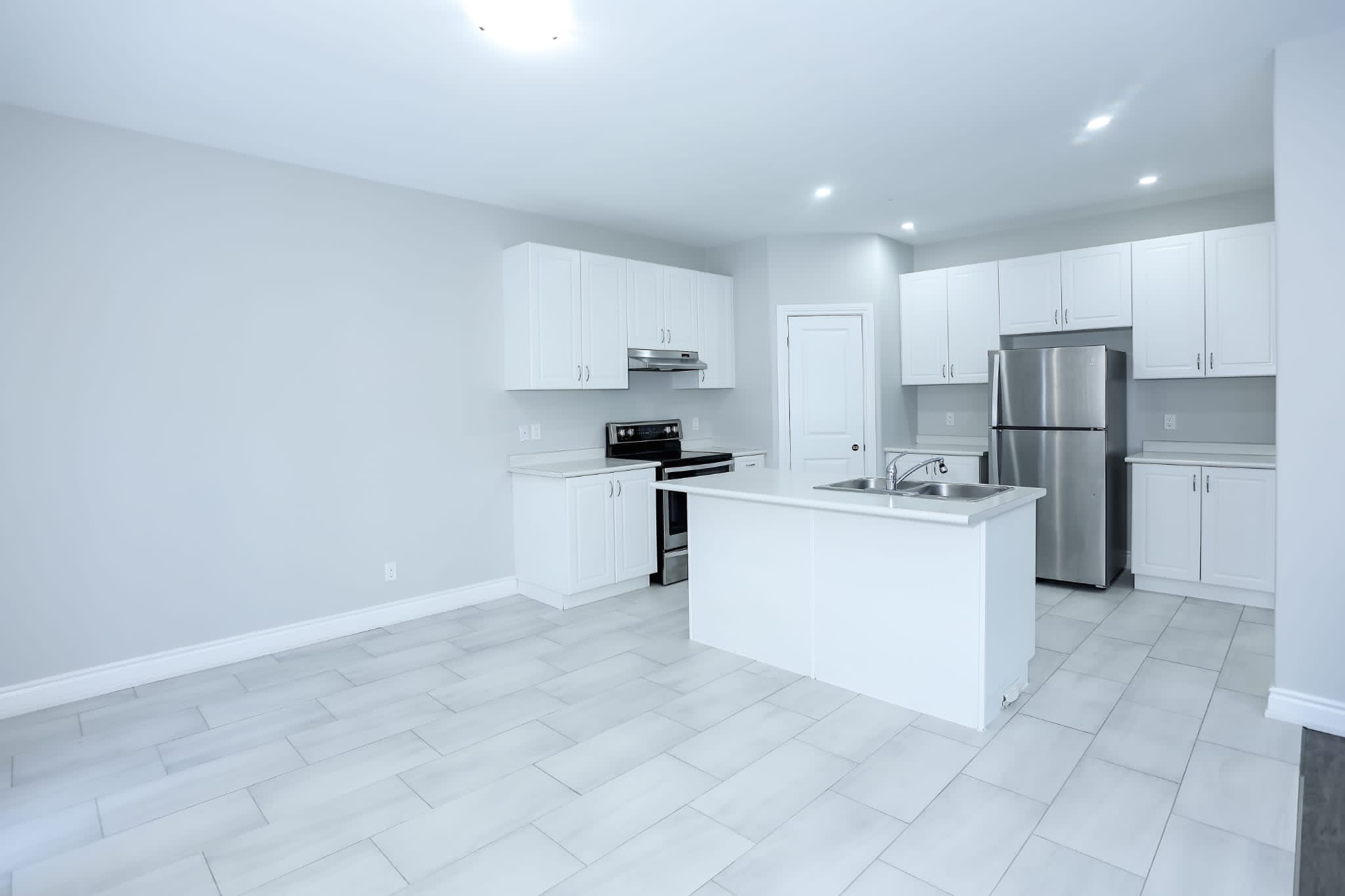 House FOR SALE in Lindsay