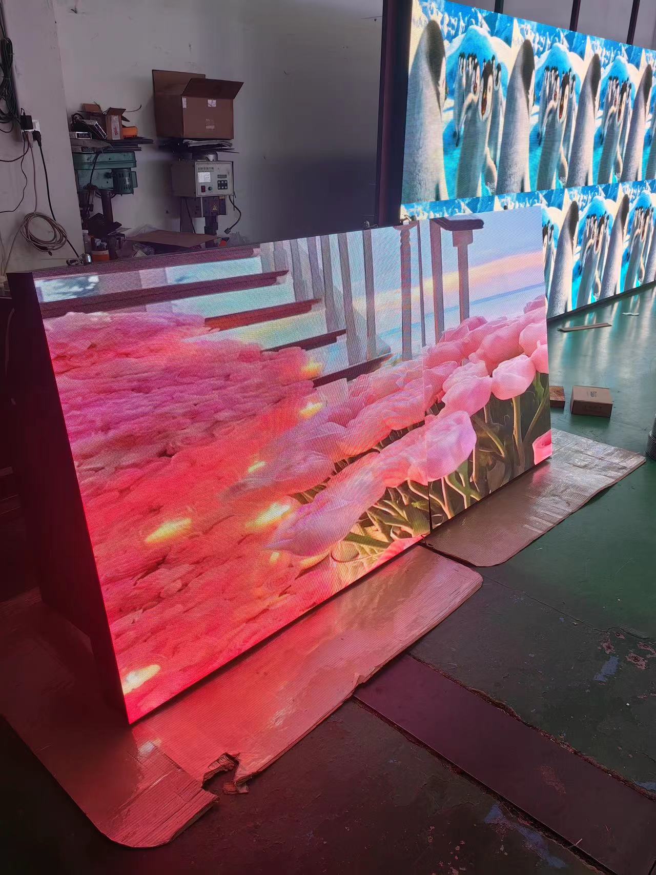 OUTDOOR/INDOOR P2.5 LED PANELS