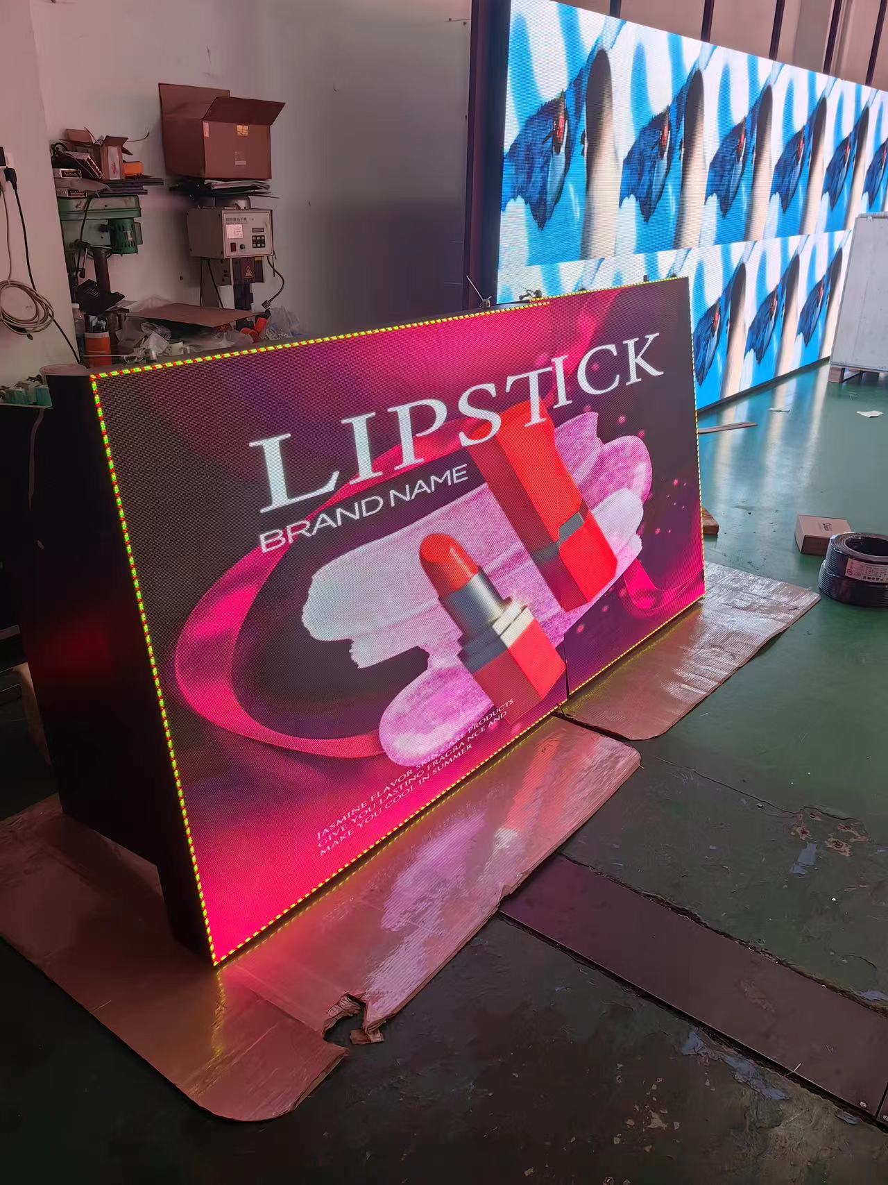 OUTDOOR/INDOOR P2.5 LED PANELS