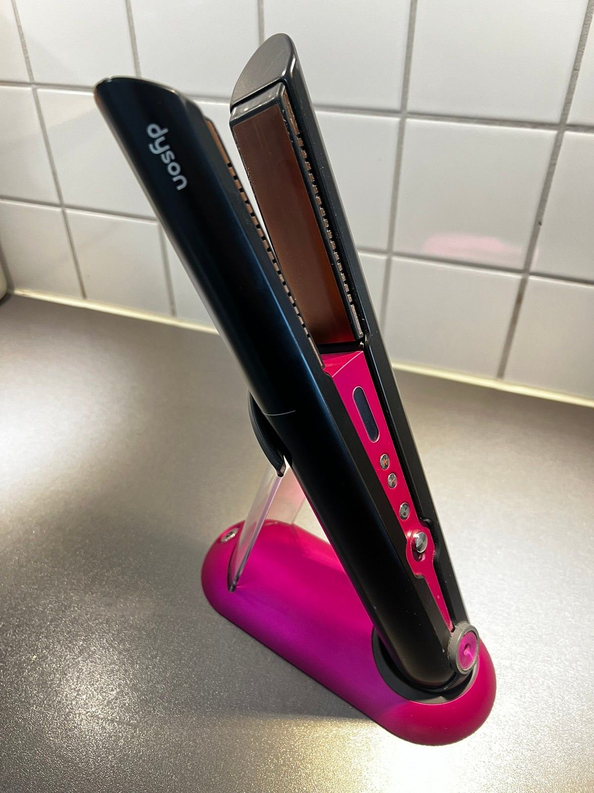 Dyson airwarp +dyson corrale