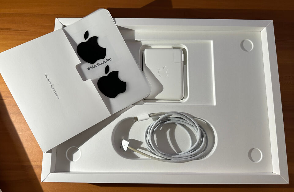 Apple Macbook M1 Pro 16″ 2021 10-core processor 16-core GPU 1 TB SSD 16 GB Ram Gray